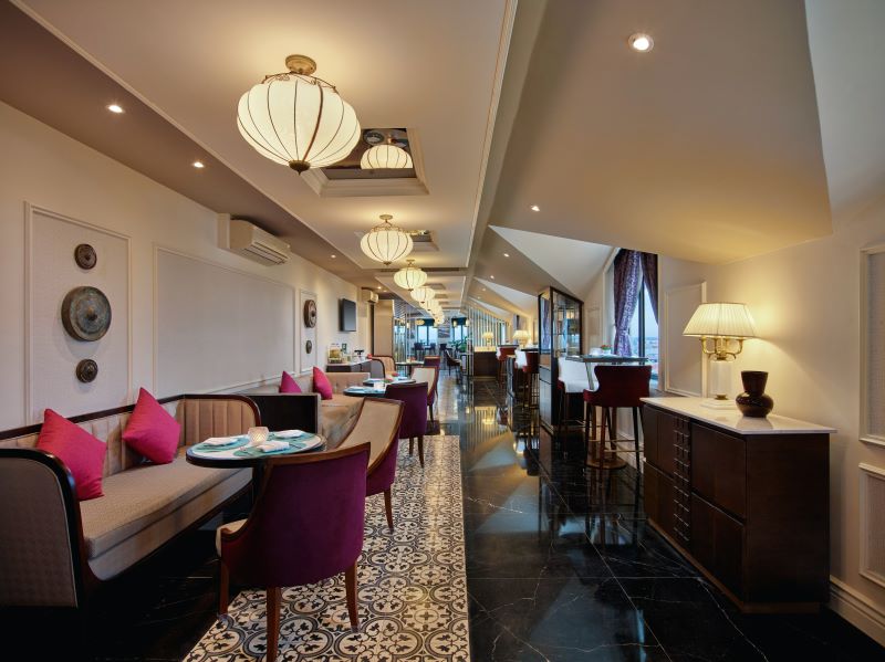 Executive Lounge - Công Ty Cổ Phần Tập Đoàn Royal Capital